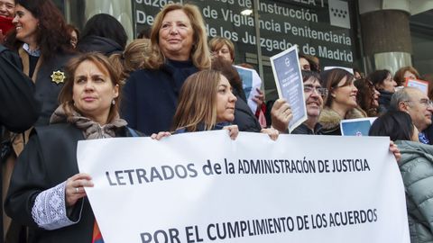 Letrados judiciales en huelga se concentraron este jueves en Madrid.