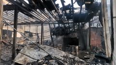 Fuego en una nave de Bueu