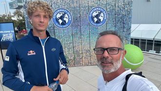 �scar Burrieza, en primer t�rmino, de blanco, junto a Mart�n Landaluce en un torneo en Cincinnati.