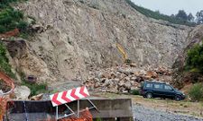 Tras m�s de un a�o de paralizaci�n, las m�quinas vuelven a la obra de la variante en Pazos.