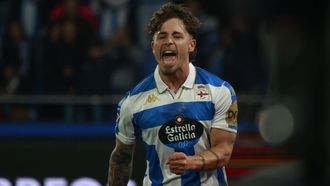 Mario Soriano festeja su gol, que abri� la remontada del Deportivo ante el Mirand�s.