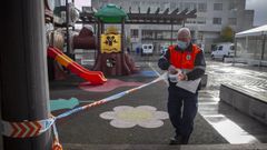 El gran repunte de casos en el municipio boirense ha llevado al Concello a clausurar parques infantiles e instalaciones deportivas, adem�s de cancelar temporalmente actividades culturales con el objetivo de evitar el cierre perimetral del ayuntamiento