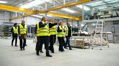 La conselleira Mara Jess Lorenzana, en la empresa Inasus, en el polgono de Laln