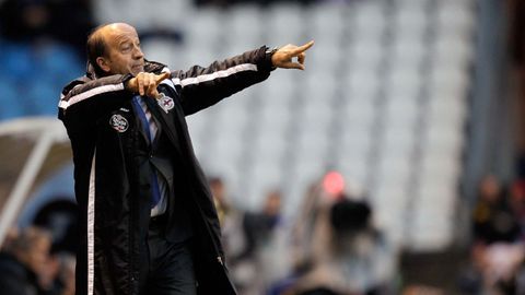 Miguel Ángel Lotina, en un encuentro como entrenador del Deportivo.
