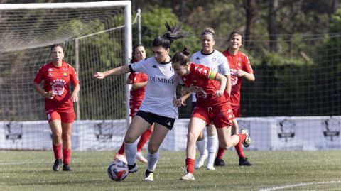 Finales de la Copa da Costa Dumbra-Muxa: Patri Roman, de rojo, y Eva Lema, de blanco.