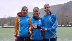 Carla Trillo, a la derecha, con sus compa�eras del CD Biosbardo.