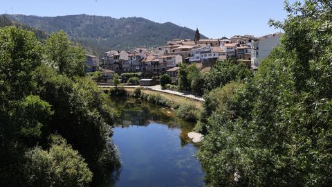 El río Avia, a su paso por Ribadavia.