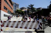 Los ni�os del colegio Fleming deben cruzar la calle para ir al recreo o a actividades deportivas.
