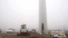 Las obras del parque cercedense segu�an ayer entre una intensa niebla