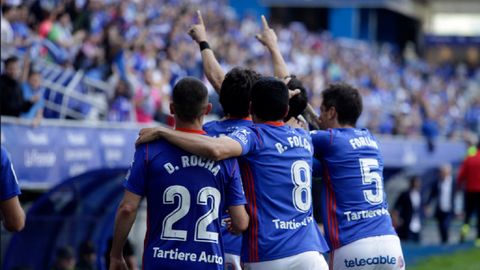 Linares gol Real Oviedo Lorca Carlos Tartiere.Los futbolsitas azules celebran el primer gol de Linares ante el Lorca