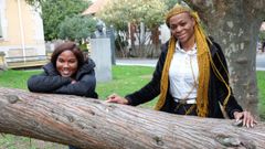 Harriet Kumi (a la izquierda) y Mara Reyes, fotografiadas este lunes en el campus de Ferrol, donde amplan su formacin