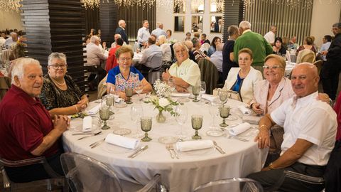 Comida jubilados de Agui�o en restauraci�n Chicolino, Boiro