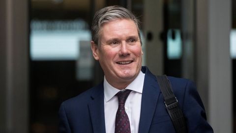 Primeras encuestas informales conceden a Keir Starmer una ligera ventaja sobre otros contendientes