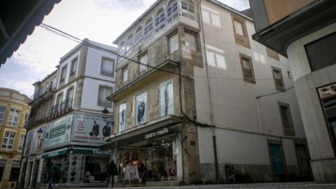 Cada piso tiene una superficie de 84 metros cuadrados. 