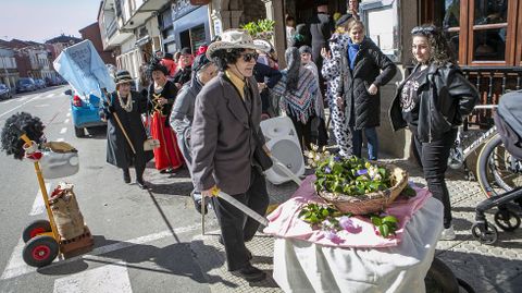 Entierro de la Cunca en Praia Xard�n (Boiro)