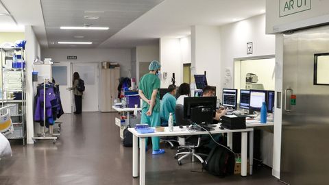 Los llamamientos se hac�an hasta ahora por tel�fono, en la foto el Hospital �lvaro Cunqueiro de Vigo