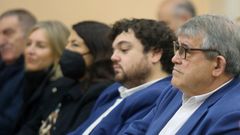 El secretario xeral del PSOE de Vilagarc�a, Julio Torrado, junto al senador Modesto Pose