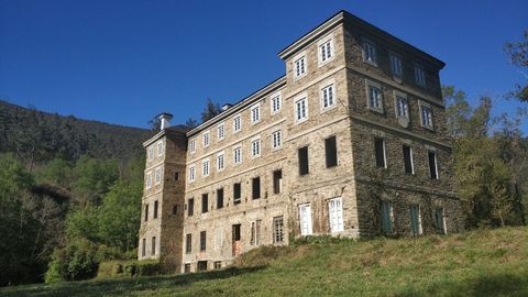 El inmueble construido en el siglo XIX tiene seis plantas y fue una residencia indiana, orfanato y escuela taller