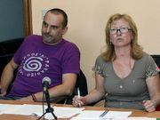 Javier Gonz�lez, en un pleno del anterior mandato, cuando la portavoz socialista era todav�a Adoraci�n Fern�ndez. 