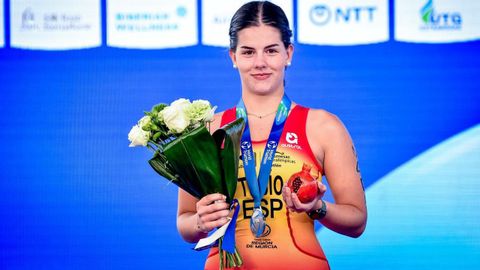 La rianxeira, con su medalla de plata en Samarcanda.