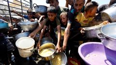 Una cola del hambre en Gaza