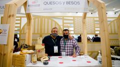 El estand de Quesos y Besos, productores del queso ganador en los World Cheese Awards de Oviedo