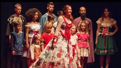 Silvia Fominaya, actriz, modelo y presentadora con el traje que cre� para ella en exclusiva Reme Espantoso y que costaba 1.500 euros y ahora, con la liquidaci�n queda en 700