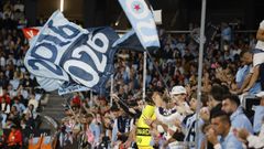 Aficionados de la grada de animaci�n de Bala�dos, durante el Celta-Juventus.