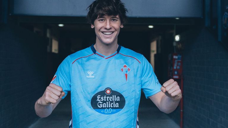 Fer L�pez pas� reconocimiento, firm� el contrato y pos� en Bala�dos este lunes.