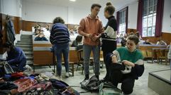 Alumnos preparandose para un examen de selectividad en Santiago, en junio del a�o pasado