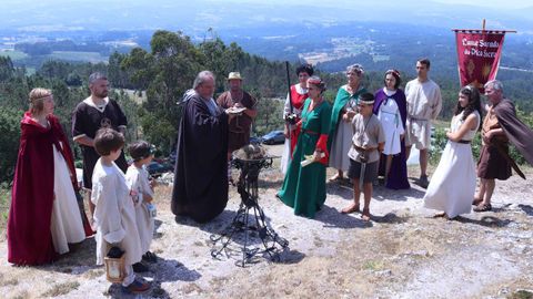 La tradicional ceremonia da la bienvenida al verano
