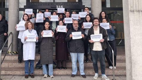 Concentraci�n a las puertas del centro de salud de O Ventorrillo en el primer d�a de huelga en Atenci�n Primaria