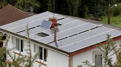 Instalacin fotovoltaica en el tejado de una casa en A Corua