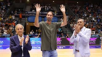Corbacho, en el homenaje que recibi� en la semifinal de la Copa Galicia