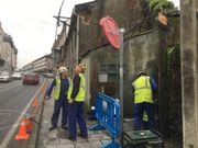 Manuel Barba, vecino de O Temple, explica el problema en el suministro telef�nico Manuel Barba, vecino de O Temple, explica el problema en el suministro telef�nico