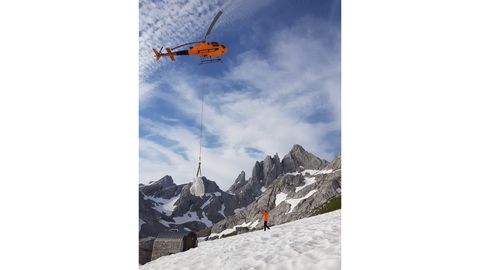 Uno de los porteos en helic�ptero