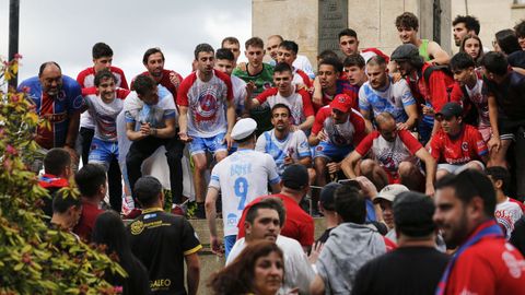 �Celebraste el ascenso de la UD Ourense?.La fiesta comenz� en Meis y se traslad� a la fuente de Concepci�n Arenal