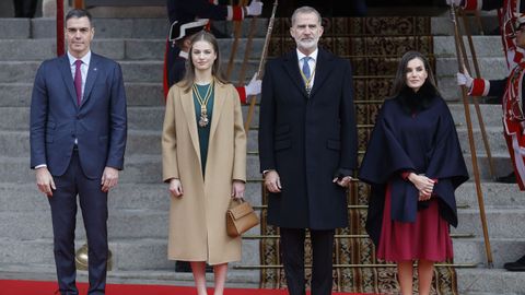 Pedro S�nchez junto a la princesa Leonor y los reyes Felipe VI y Letizia en el Congreso.