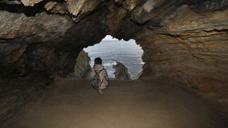 La Cova da Doncela es uno de los atractivos tursticos ms evocadores de A Maria, pero el riesgo es evidente