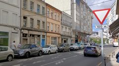 La vivienda okupada, el n�mero 14 de la avenida Adolfo Su�rez -con la puerta azul-, donde reside una familia sin recursos.