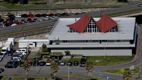 Vista a�rea del Centro Oceanogr�fico, junto al dique de abrigo