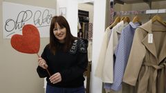 M�nica Mosquera Hermida en su negocio de ropa de mujer, en la avenida de Portugal de Ourense