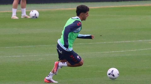 El jugador del Celta Hugo �lvarez, en un entrenamiento de esta pretemporada.
