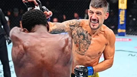 Joel �lvareza durante la pelea ante Chidi Njokuani