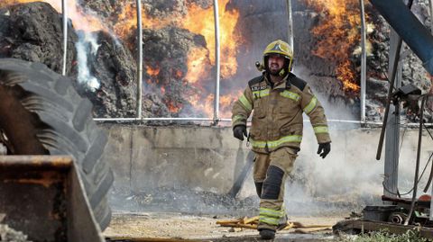 Las fotos del incendio en una granja de B�veda