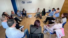 Reuni�n de Elena Candia con varios colectivos sociales de Lugo