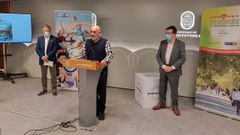 Tino Fern�ndez, entre Manuel Cabada y Carlos L�pez Font, en la presentaci�n de Pontes�n