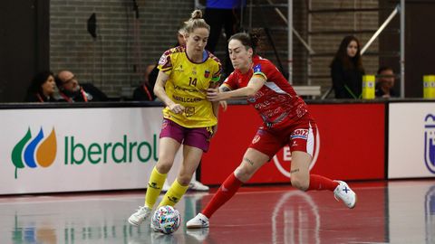 Anita Luján, ante Laura Uña en las semifinales de la Supercopa contra el Poio.