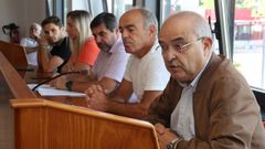 Alberto Garc�a, durante un pleno, � dereita da imaxe