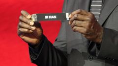 El papel de la selecci�n iran�, durante el sorteo del Mundial de f�tbol de este verano.